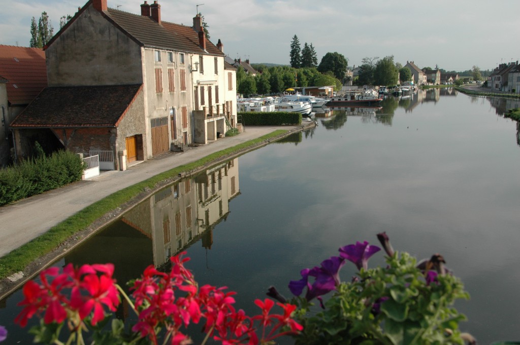 May, 2009: Canal barge cruise through Burgundy, France. Photos by Jane Wooldridge / ONE TIME USE ONLY.